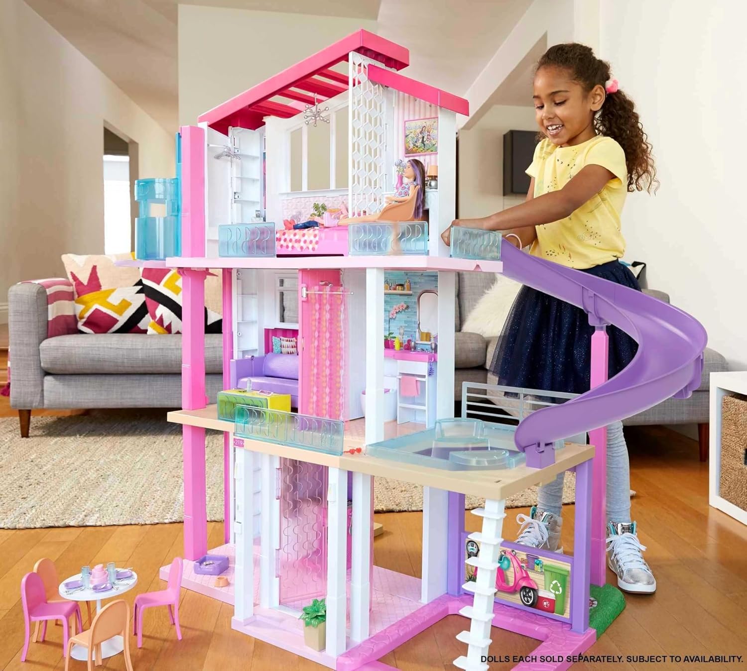 Barbie Droomhuis - Poppenhuis met 8 Kamers - Lift, Zwembad en Glijbaan - 70 Accessoires - 1 m hoog en 1,20 m breed - Cadeau voor Kinderen vanaf 3 Jaar